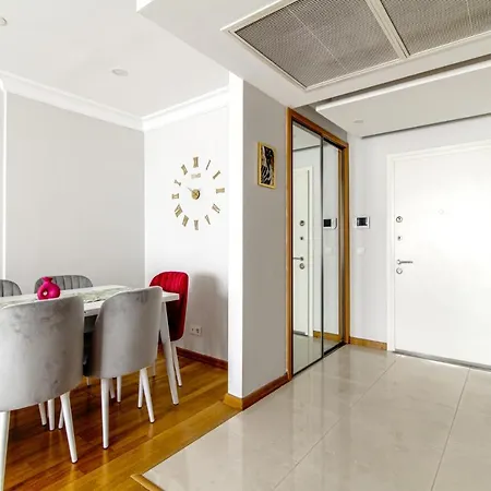 Bright And Centrally Located Flat In Sisli