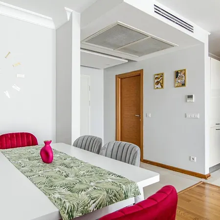 Bright And Centrally Located Flat In Sisli