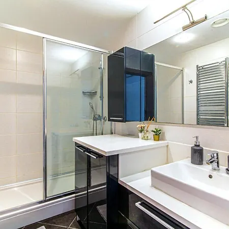Bright And Centrally Located Flat In Sisli * اسطنبول